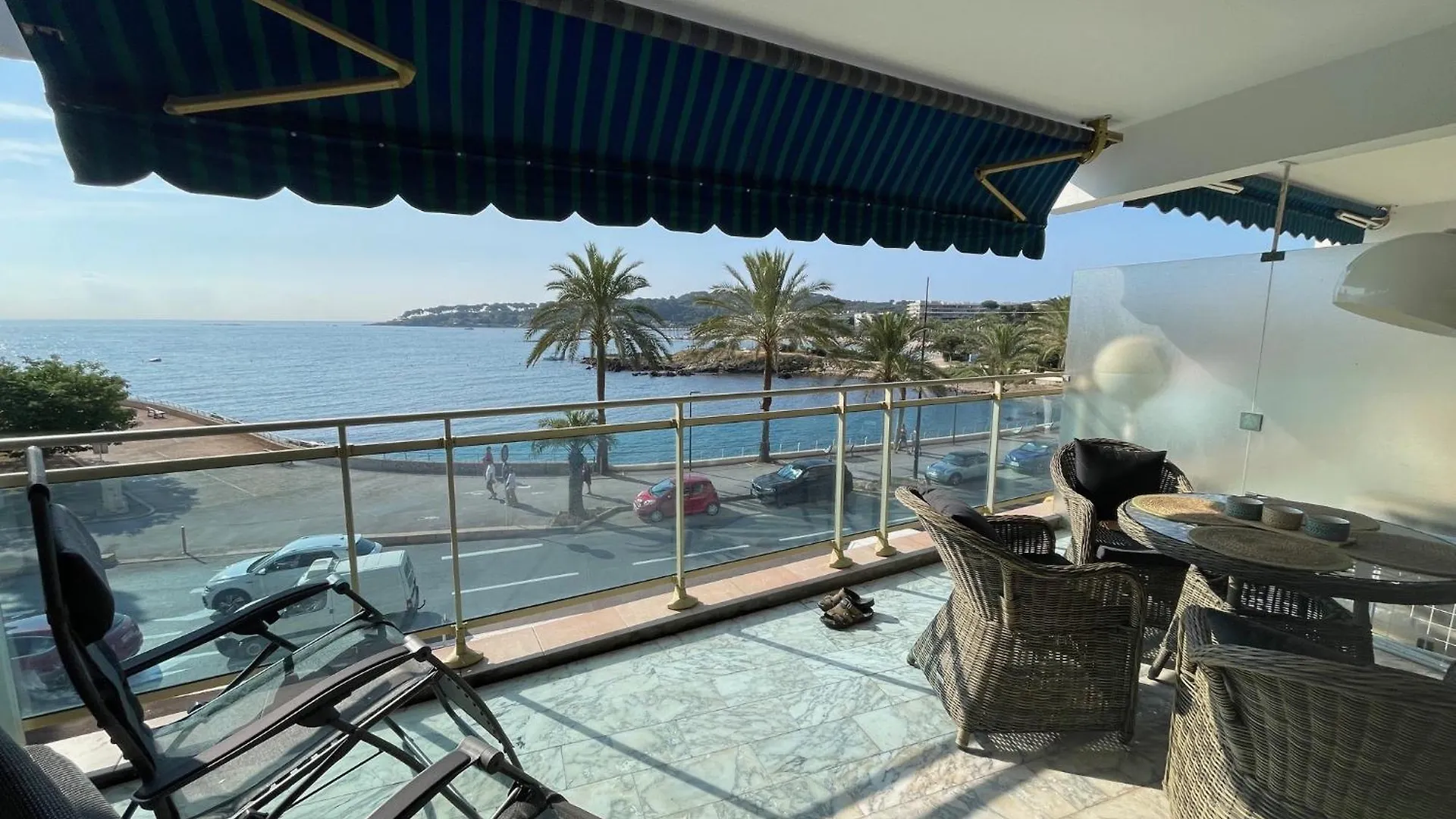 Appartement Antibes Terrasse En Front De Mer