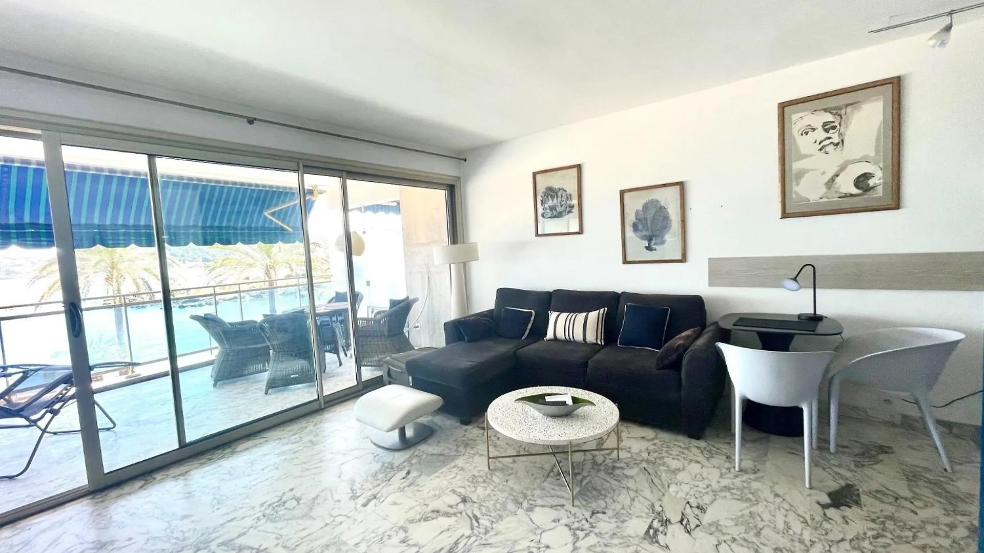 Appartement Antibes Terrasse En Front De Mer
