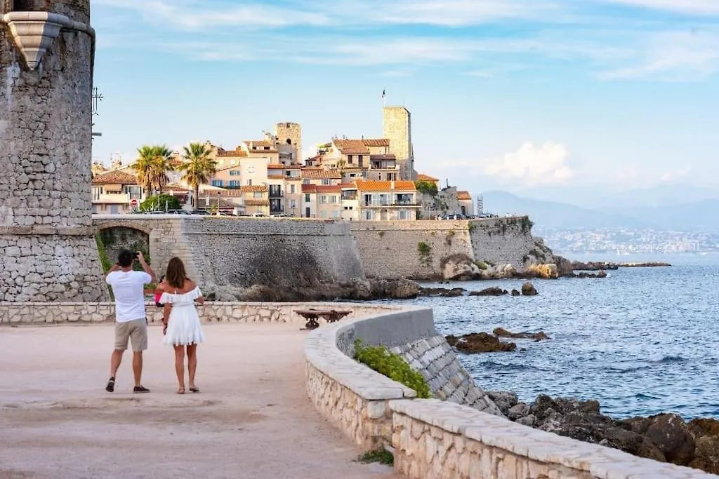 Appartement Antibes Terrasse En Front De Mer