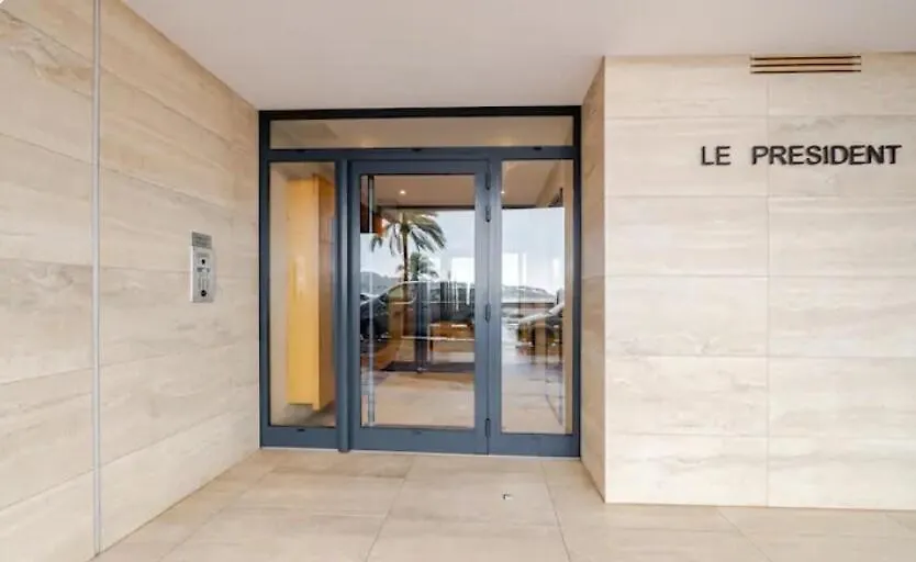 Appartement Antibes Terrasse En Front De Mer